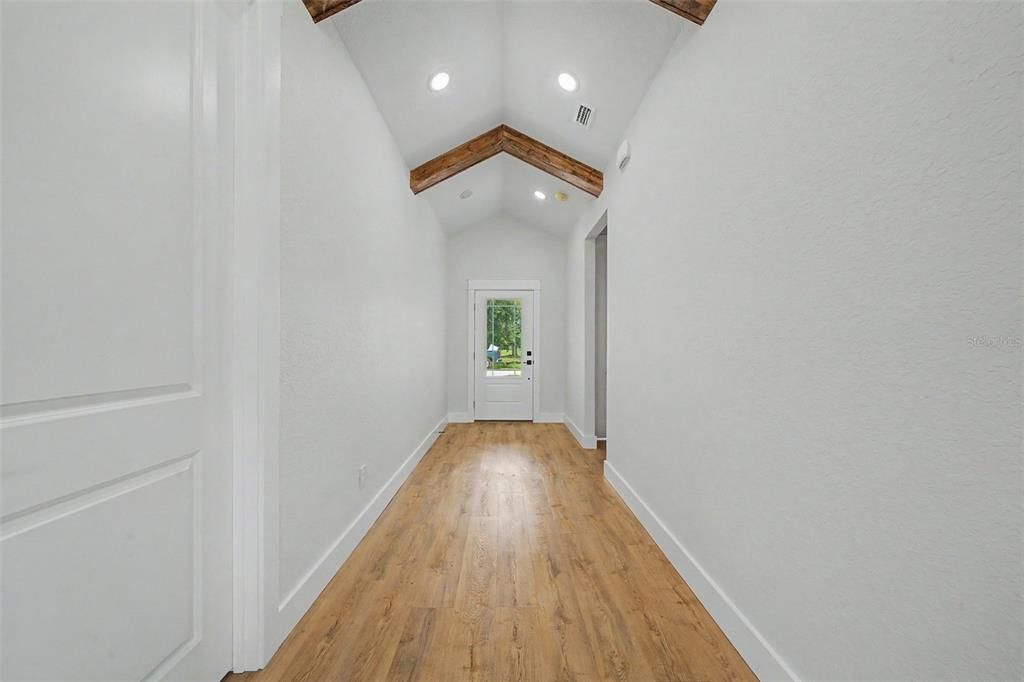 For Sale: $349,900 (3 beds, 2 baths, 1676 Square Feet)