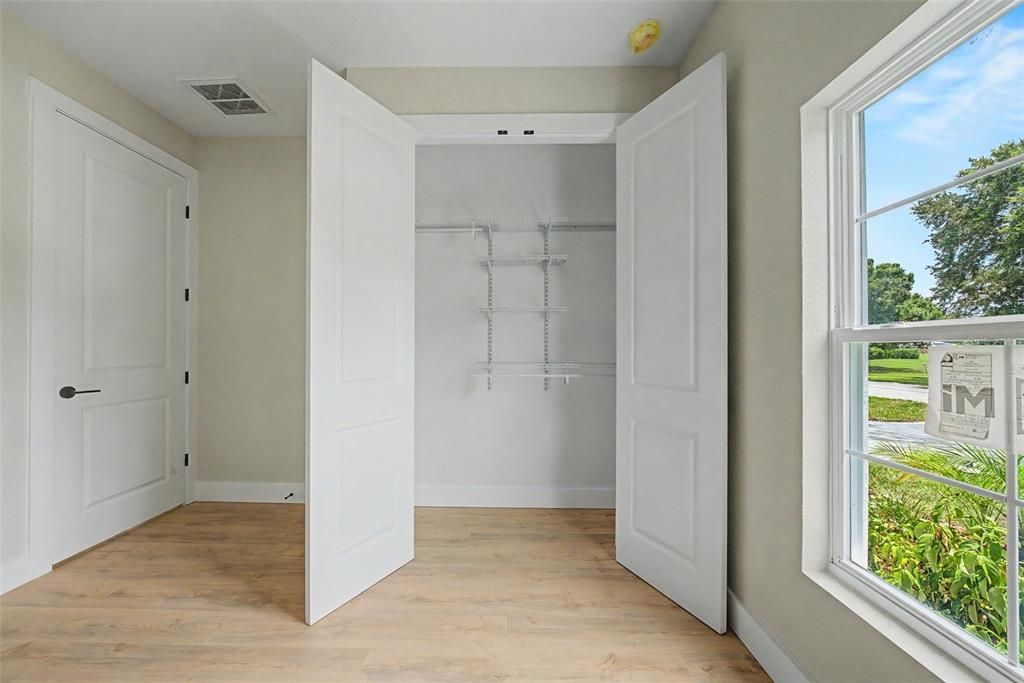 For Sale: $349,900 (3 beds, 2 baths, 1676 Square Feet)
