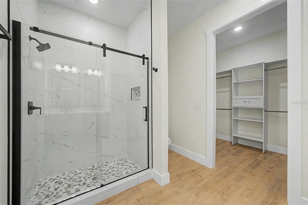 For Sale: $349,900 (3 beds, 2 baths, 1676 Square Feet)