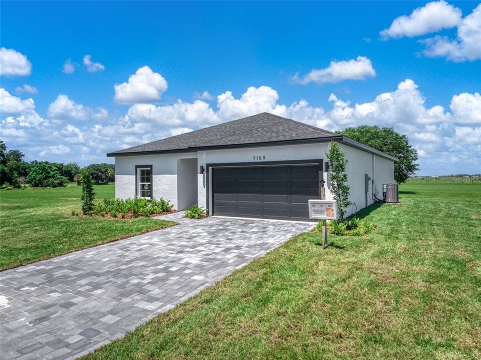 For Sale: $349,900 (3 beds, 2 baths, 1676 Square Feet)