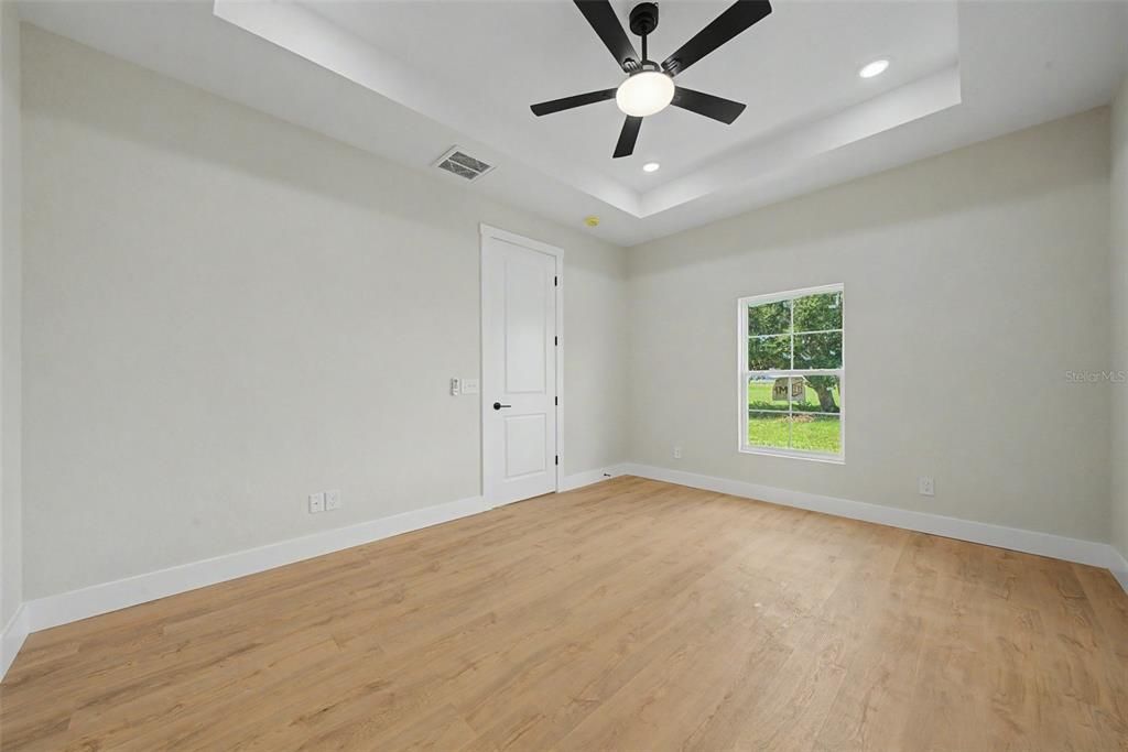 For Sale: $349,900 (3 beds, 2 baths, 1676 Square Feet)