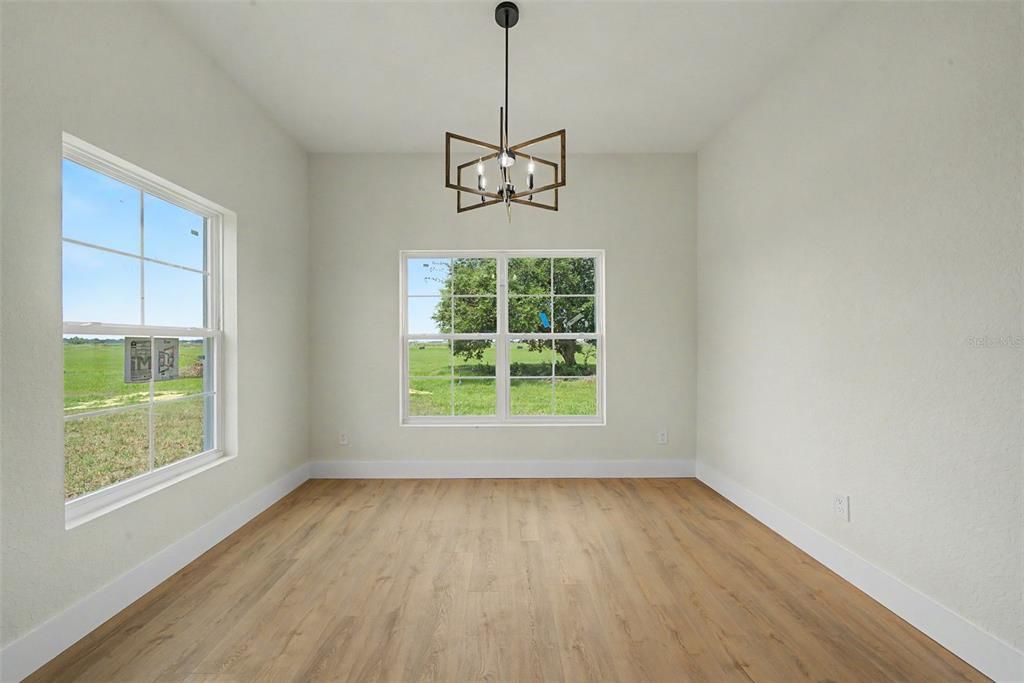For Sale: $349,900 (3 beds, 2 baths, 1676 Square Feet)