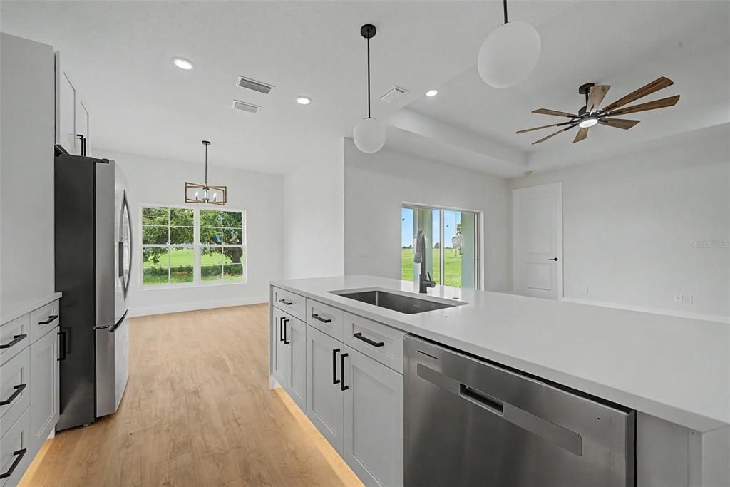For Sale: $349,900 (3 beds, 2 baths, 1676 Square Feet)