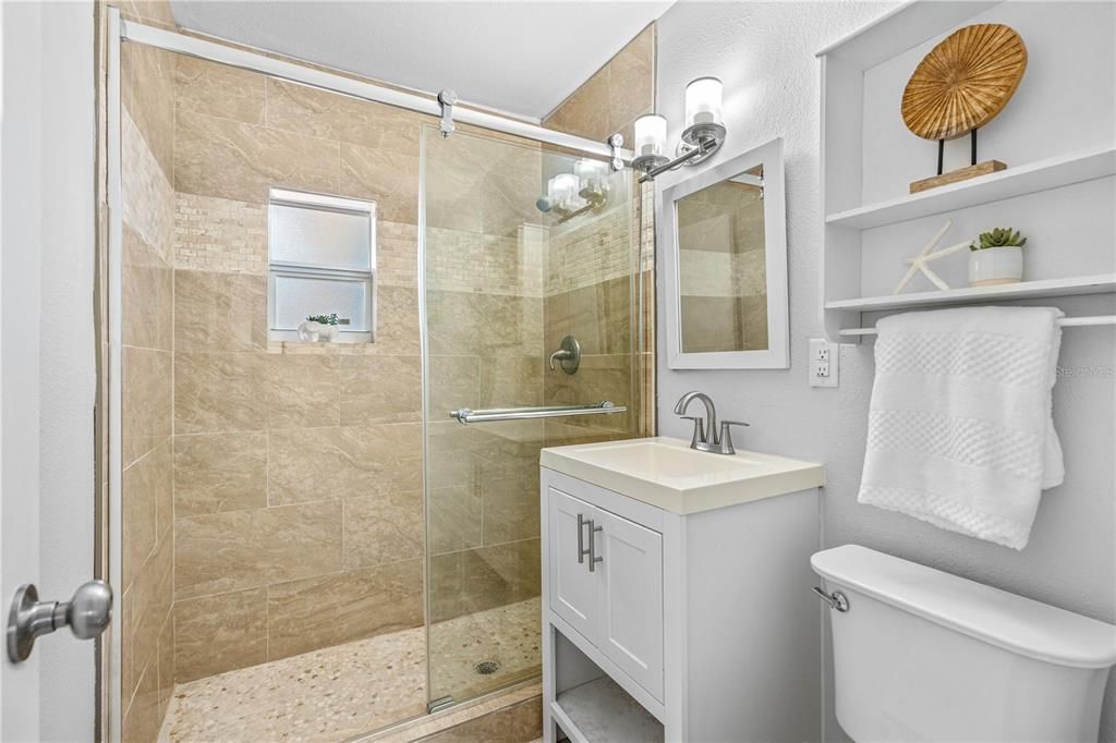 На продажу: $349,999 (2 спален, 1 ванн, 940 Квадратных фут)