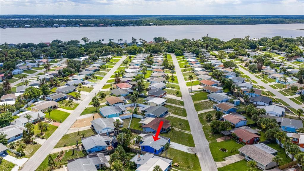 На продажу: $349,999 (2 спален, 1 ванн, 940 Квадратных фут)