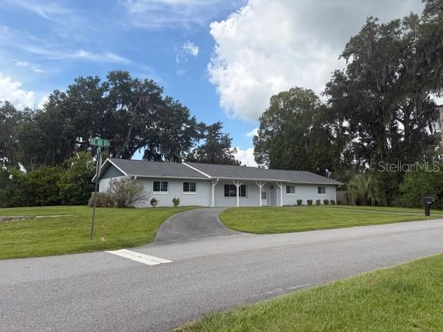 For Sale: $345,000 (3 beds, 2 baths, 1712 Square Feet)