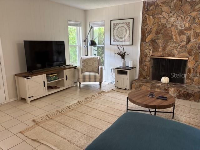 For Sale: $345,000 (3 beds, 2 baths, 1712 Square Feet)