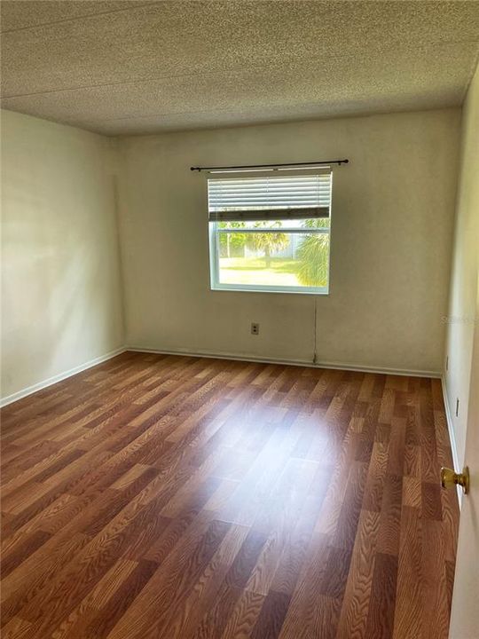 For Sale: $129,500 (1 beds, 1 baths, 742 Square Feet)