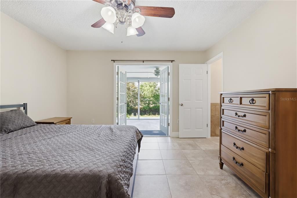 For Sale: $345,000 (4 beds, 2 baths, 1613 Square Feet)