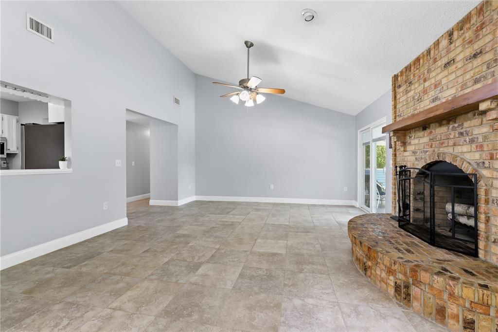 For Sale: $345,000 (4 beds, 2 baths, 1613 Square Feet)