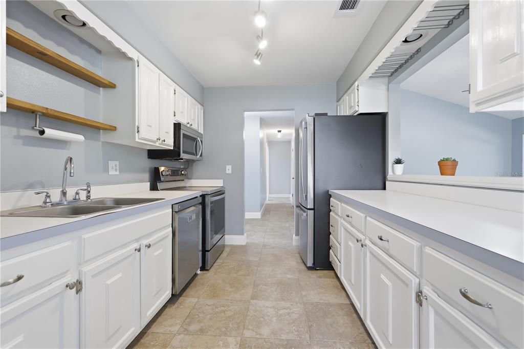 For Sale: $345,000 (4 beds, 2 baths, 1613 Square Feet)