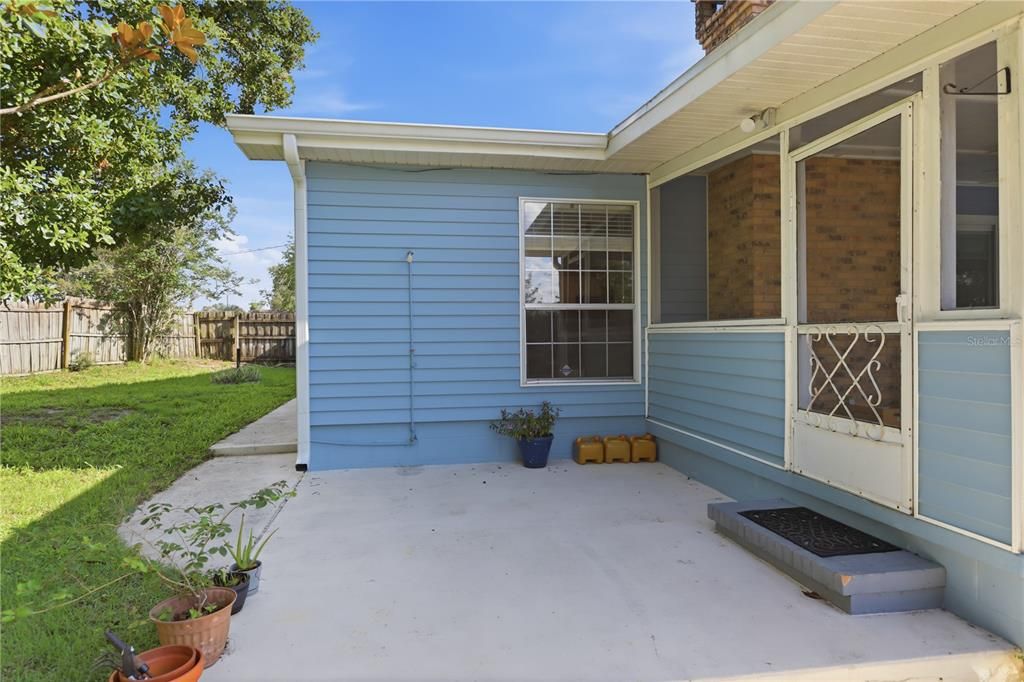 For Sale: $345,000 (4 beds, 2 baths, 1613 Square Feet)