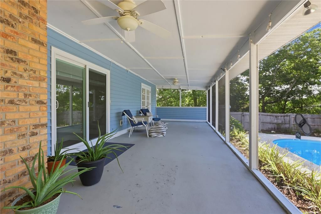 For Sale: $345,000 (4 beds, 2 baths, 1613 Square Feet)