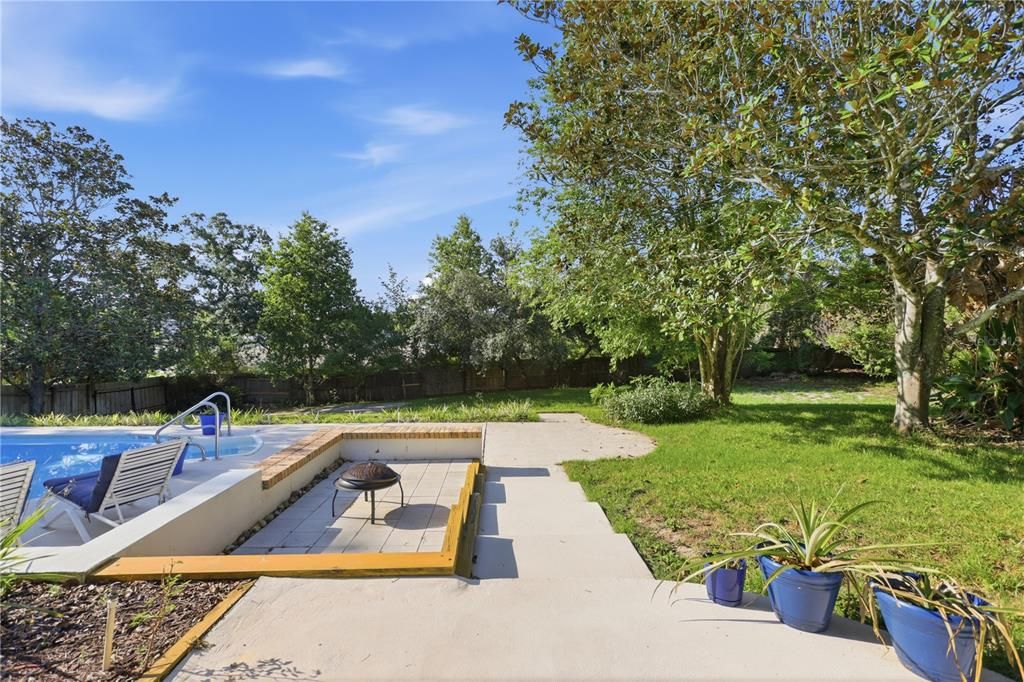 For Sale: $345,000 (4 beds, 2 baths, 1613 Square Feet)