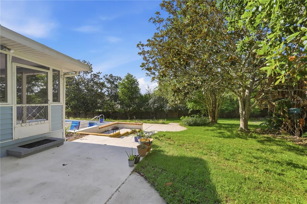 For Sale: $345,000 (4 beds, 2 baths, 1613 Square Feet)