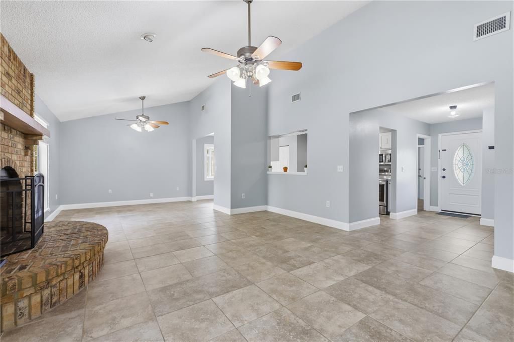 For Sale: $345,000 (4 beds, 2 baths, 1613 Square Feet)