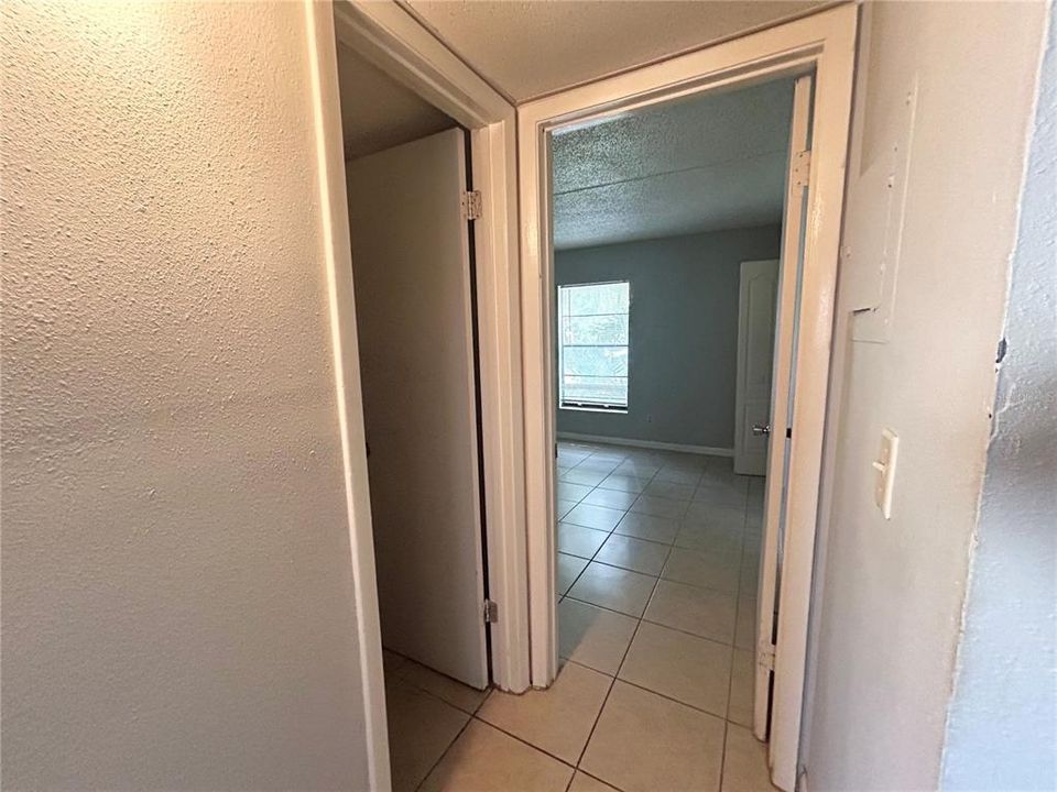 For Rent: $825 (2 beds, 1 baths, 800 Square Feet)