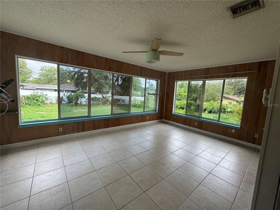 For Rent: $2,300 (4 beds, 2 baths, 1765 Square Feet)