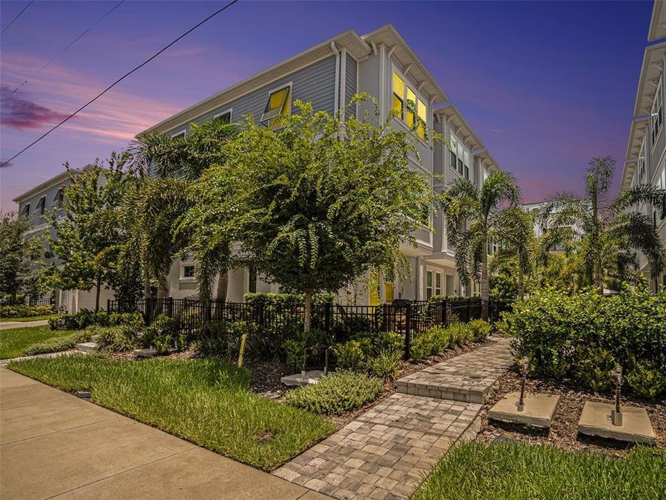 For Sale: $745,000 (3 beds, 3 baths, 2052 Square Feet)