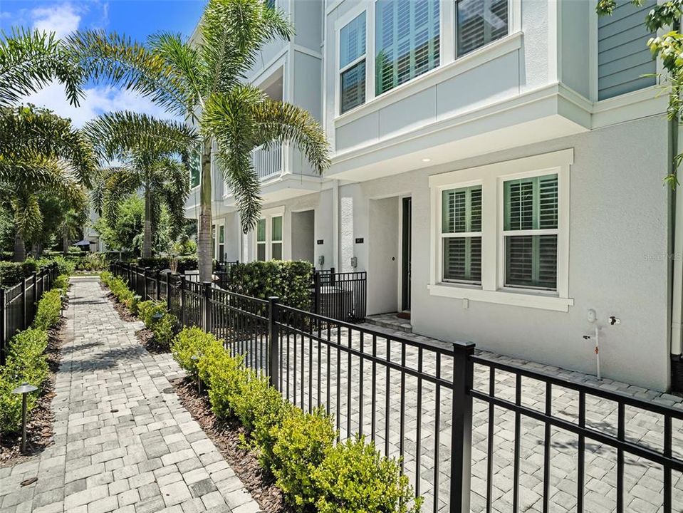 For Sale: $745,000 (3 beds, 3 baths, 2052 Square Feet)