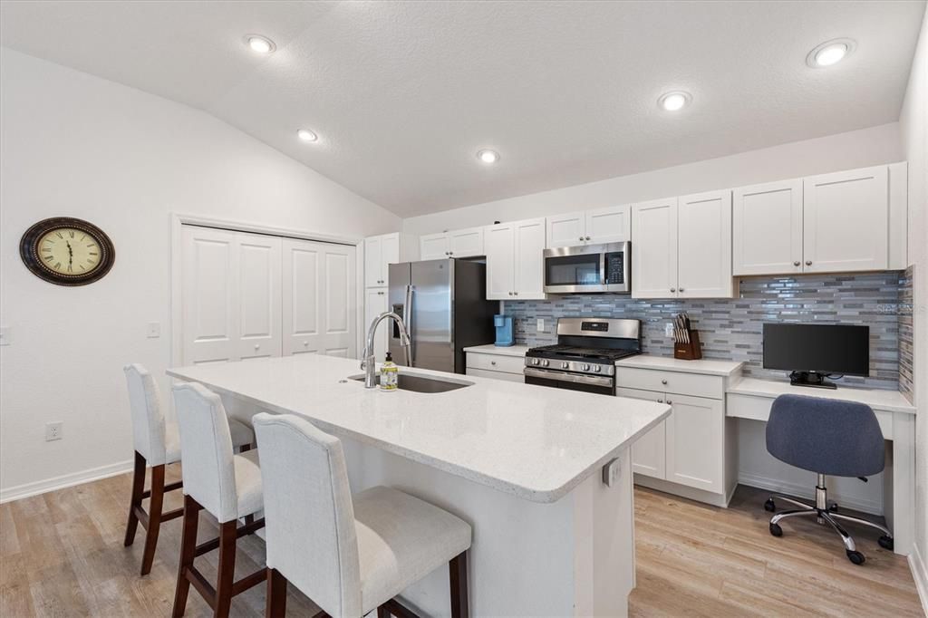 For Sale: $297,000 (2 beds, 2 baths, 1280 Square Feet)