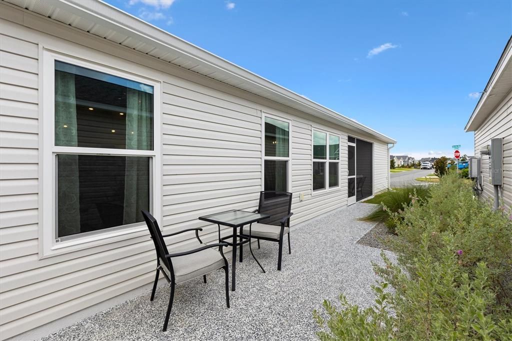 For Sale: $297,000 (2 beds, 2 baths, 1280 Square Feet)