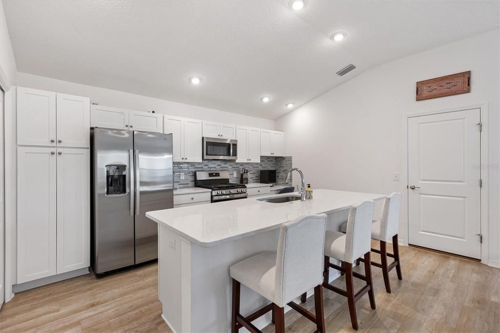 For Sale: $297,000 (2 beds, 2 baths, 1280 Square Feet)