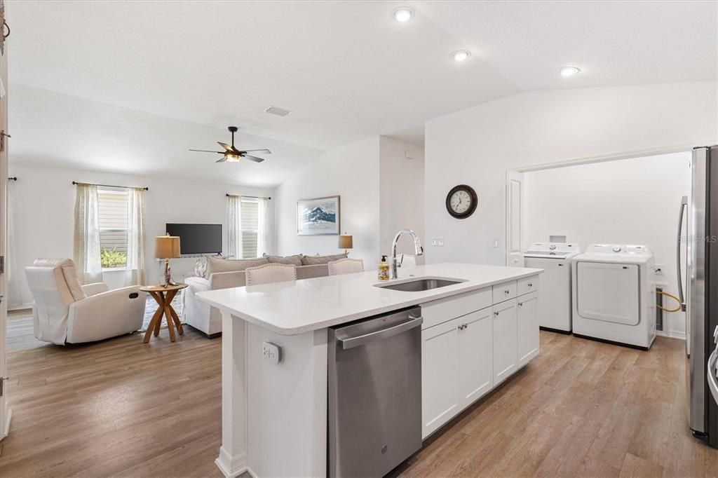 For Sale: $297,000 (2 beds, 2 baths, 1280 Square Feet)