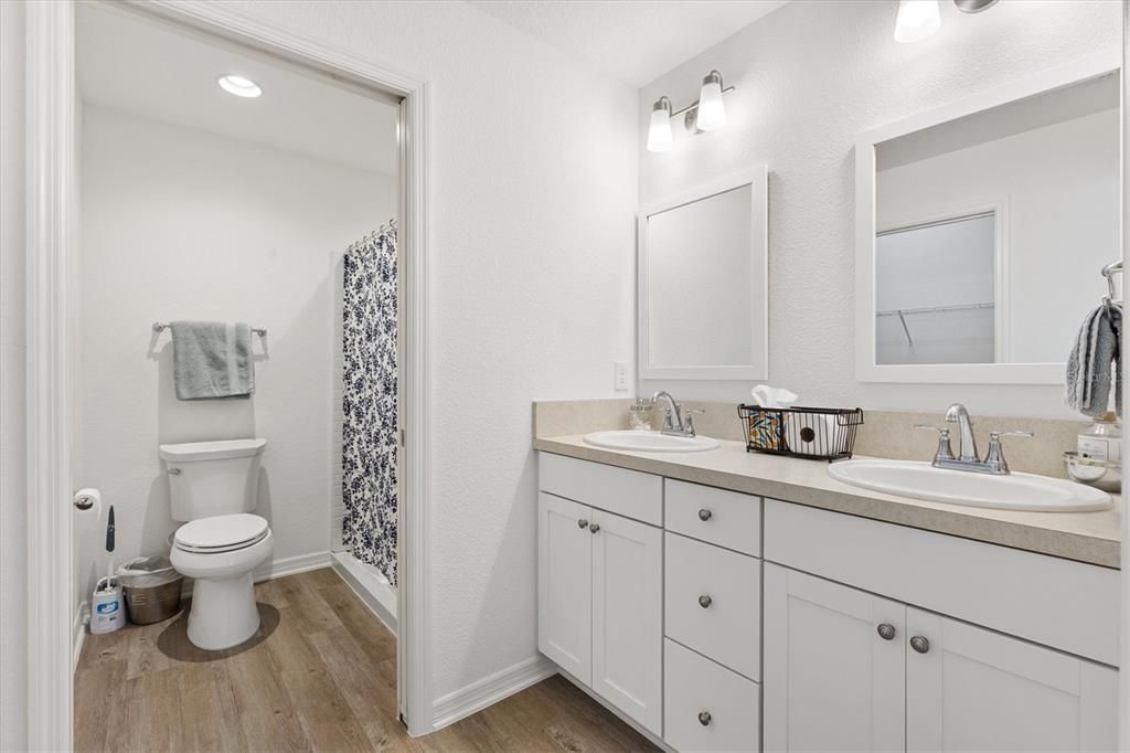 For Sale: $297,000 (2 beds, 2 baths, 1280 Square Feet)
