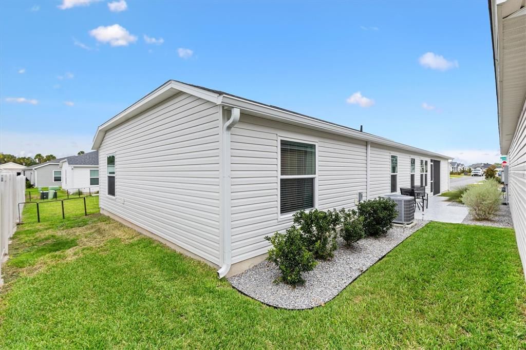 For Sale: $297,000 (2 beds, 2 baths, 1280 Square Feet)