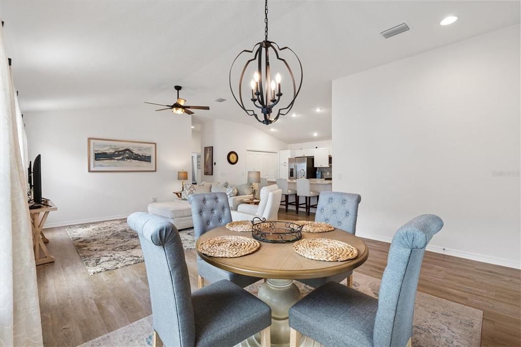 For Sale: $297,000 (2 beds, 2 baths, 1280 Square Feet)