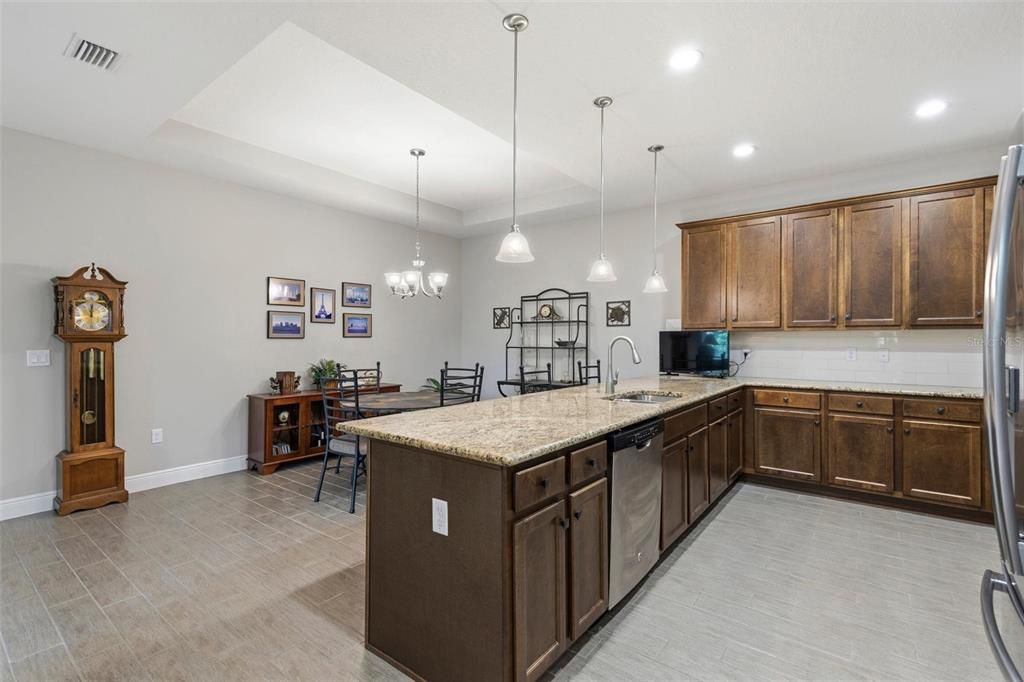 For Sale: $315,000 (2 beds, 2 baths, 1594 Square Feet)
