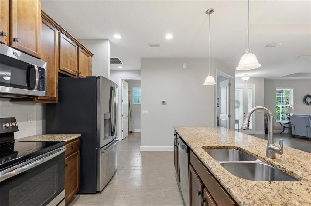 For Sale: $315,000 (2 beds, 2 baths, 1594 Square Feet)