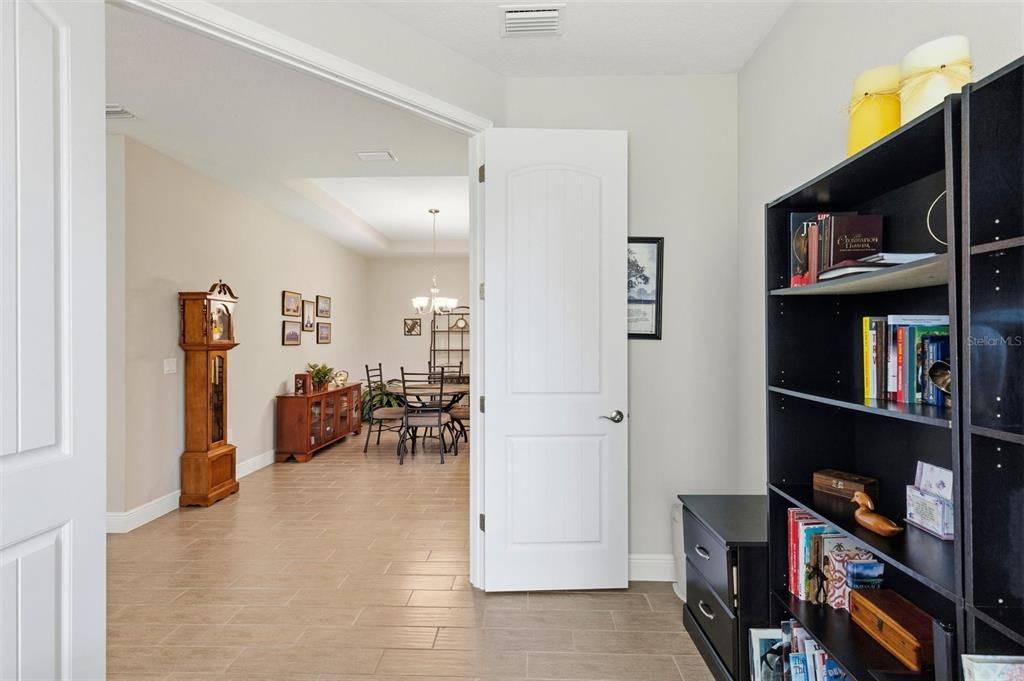 For Sale: $315,000 (2 beds, 2 baths, 1594 Square Feet)