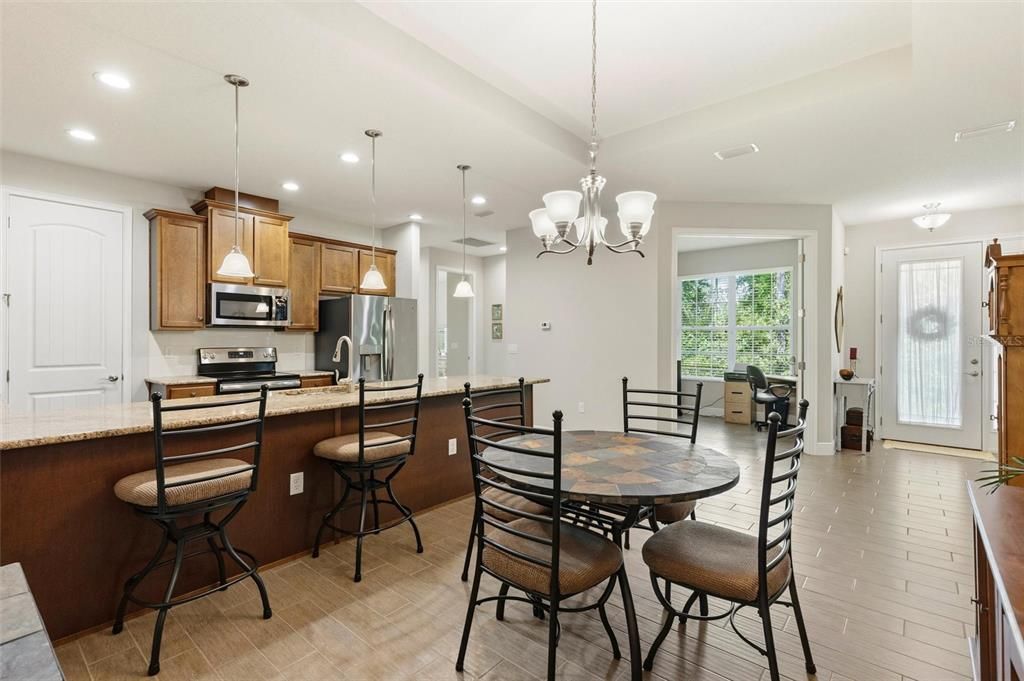 For Sale: $315,000 (2 beds, 2 baths, 1594 Square Feet)
