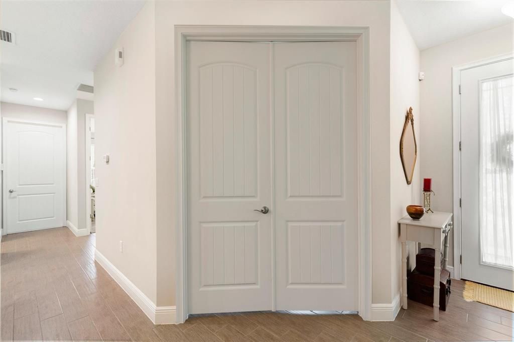 For Sale: $315,000 (2 beds, 2 baths, 1594 Square Feet)