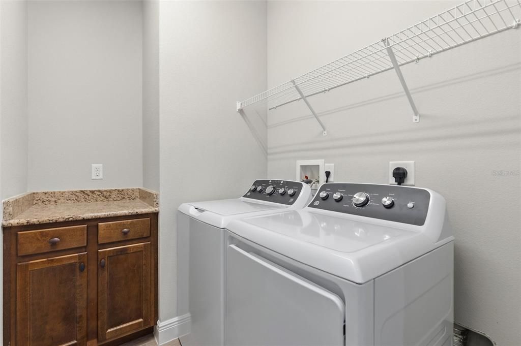 For Sale: $315,000 (2 beds, 2 baths, 1594 Square Feet)