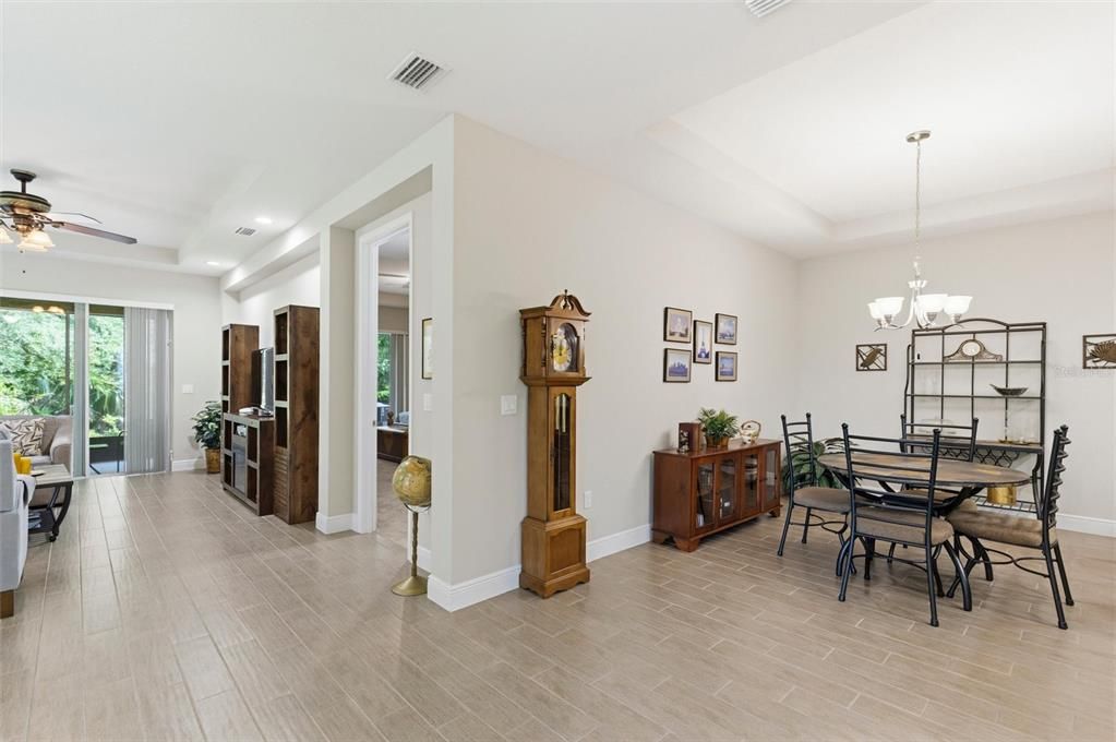 For Sale: $315,000 (2 beds, 2 baths, 1594 Square Feet)