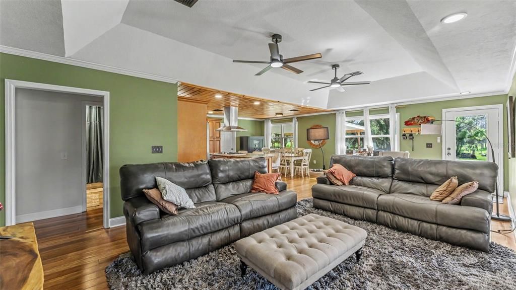 For Sale: $799,000 (3 beds, 2 baths, 1602 Square Feet)