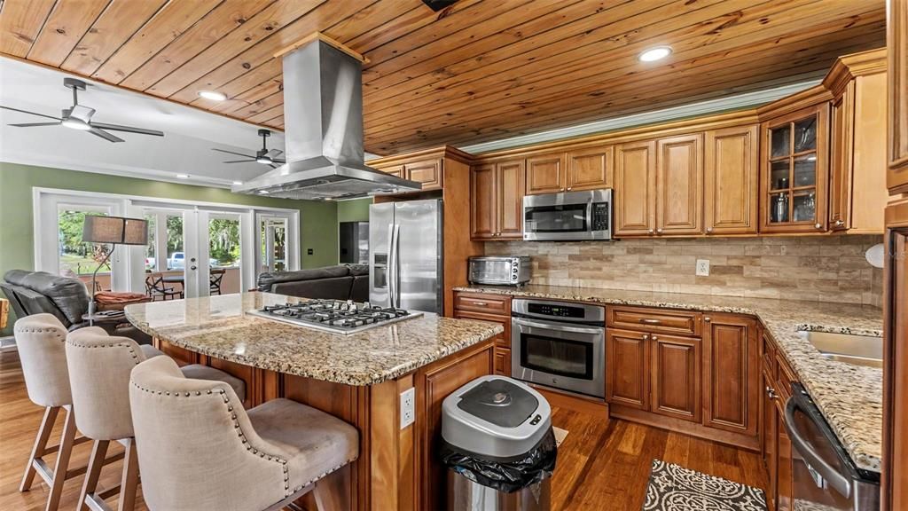 For Sale: $799,000 (3 beds, 2 baths, 1602 Square Feet)