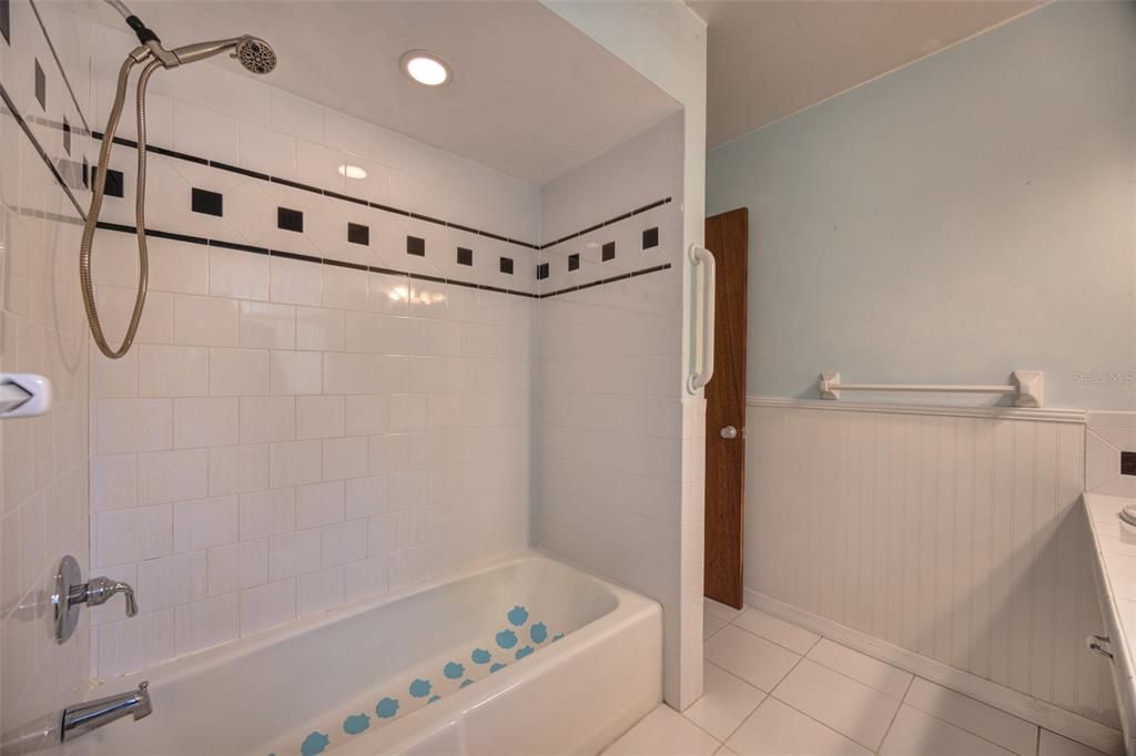 For Sale: $279,000 (3 beds, 2 baths, 1930 Square Feet)