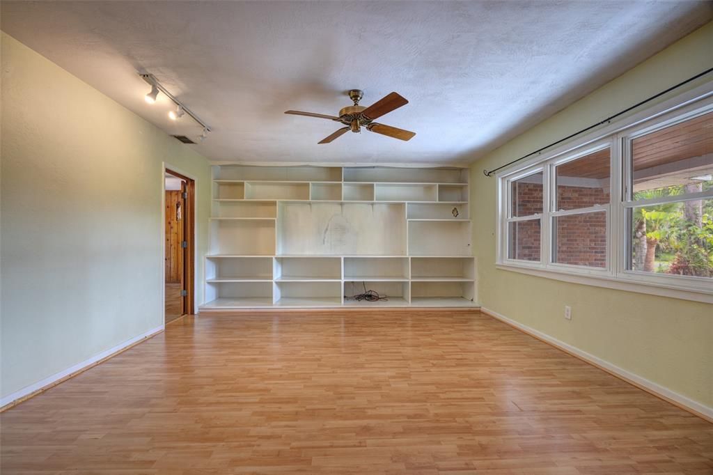 For Sale: $279,000 (3 beds, 2 baths, 1930 Square Feet)