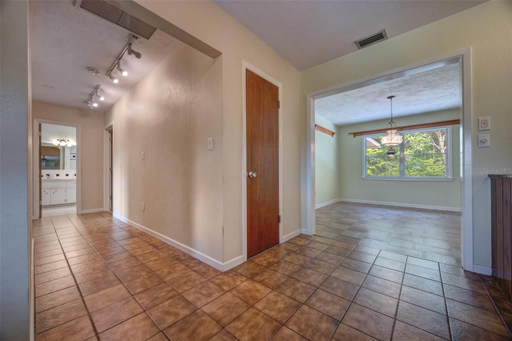 For Sale: $279,000 (3 beds, 2 baths, 1930 Square Feet)
