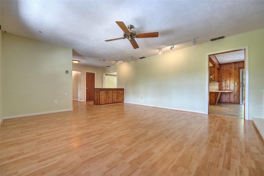 For Sale: $279,000 (3 beds, 2 baths, 1930 Square Feet)