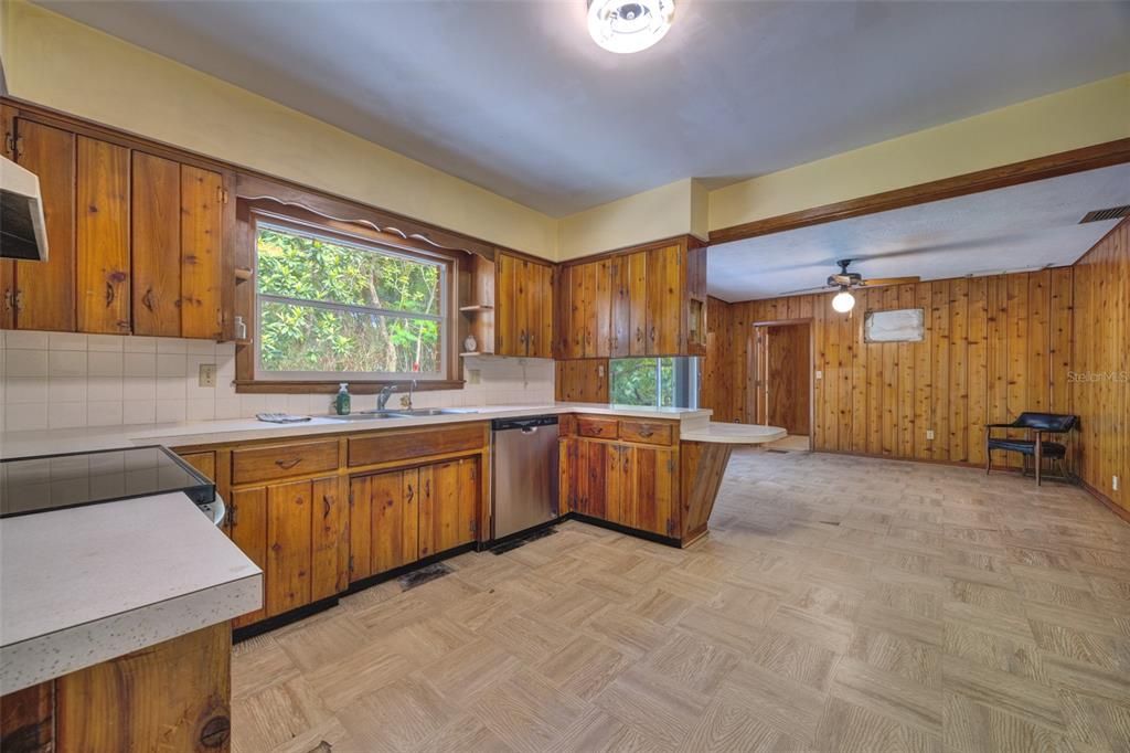 For Sale: $279,000 (3 beds, 2 baths, 1930 Square Feet)