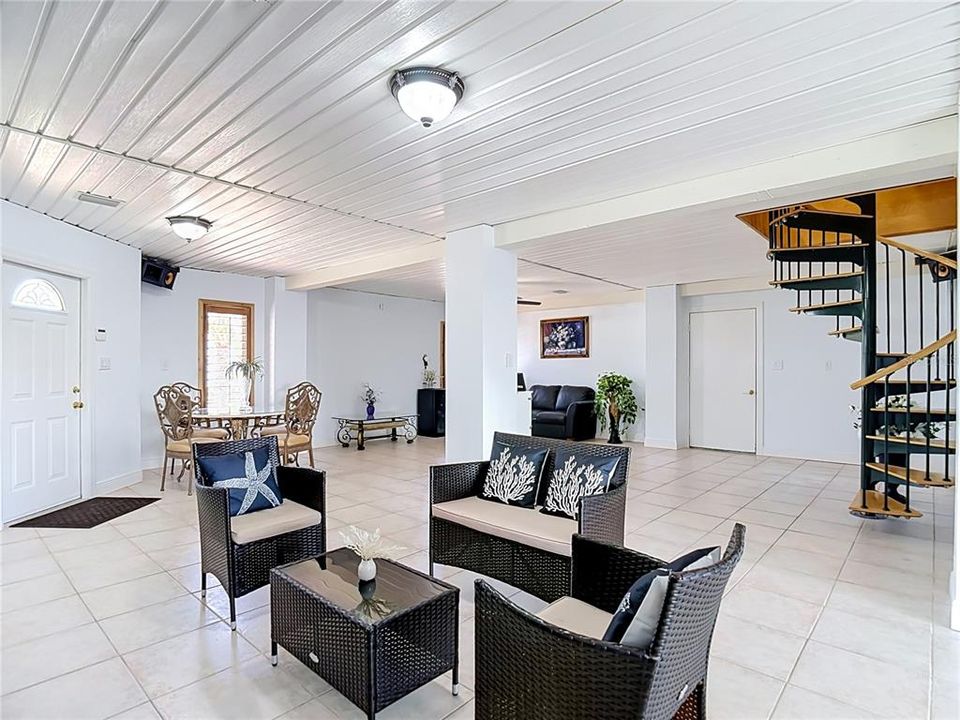 For Sale: $1,495,000 (5 beds, 4 baths, 3756 Square Feet)