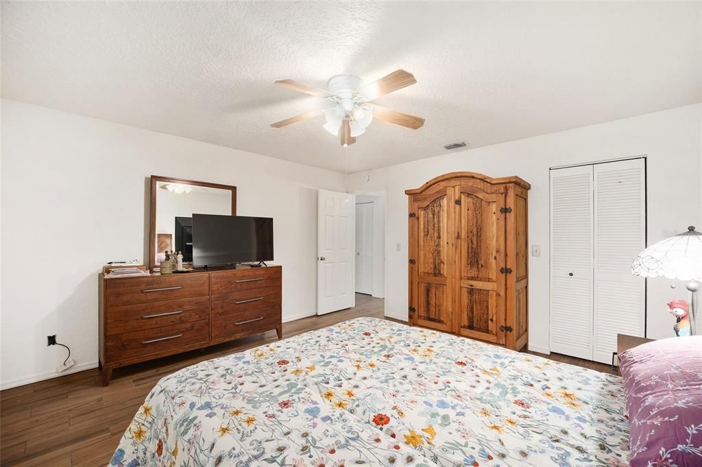 For Sale: $209,900 (2 beds, 2 baths, 1856 Square Feet)