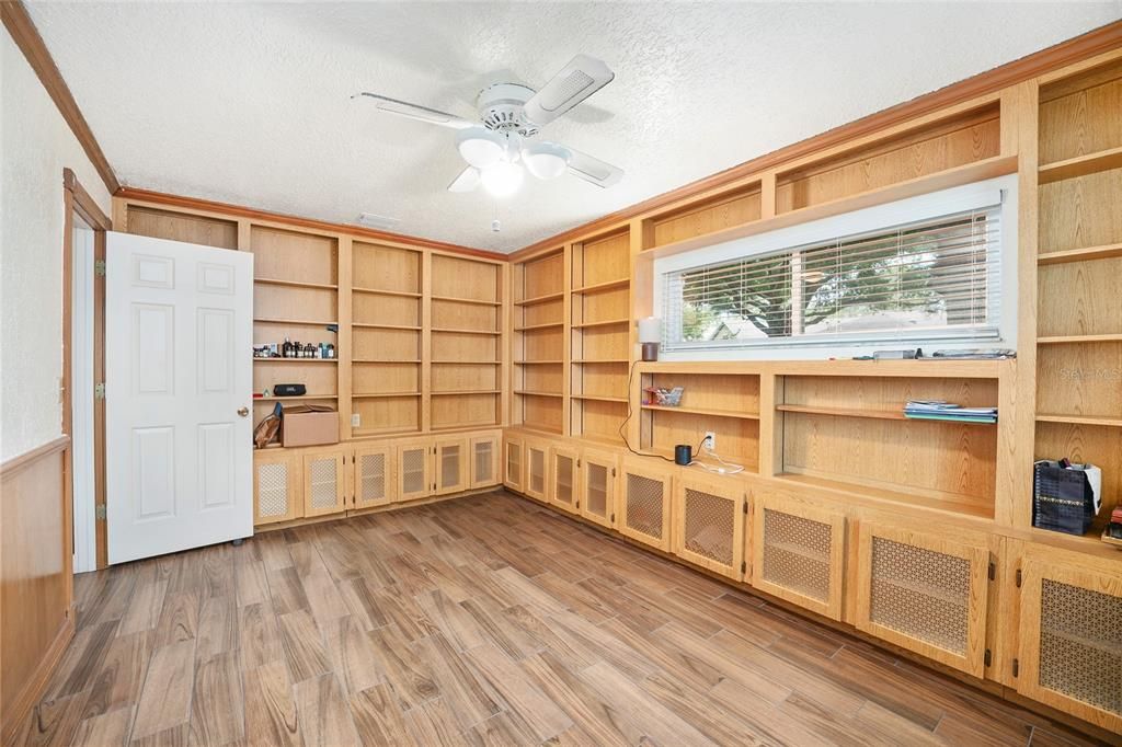 For Sale: $209,900 (2 beds, 2 baths, 1856 Square Feet)