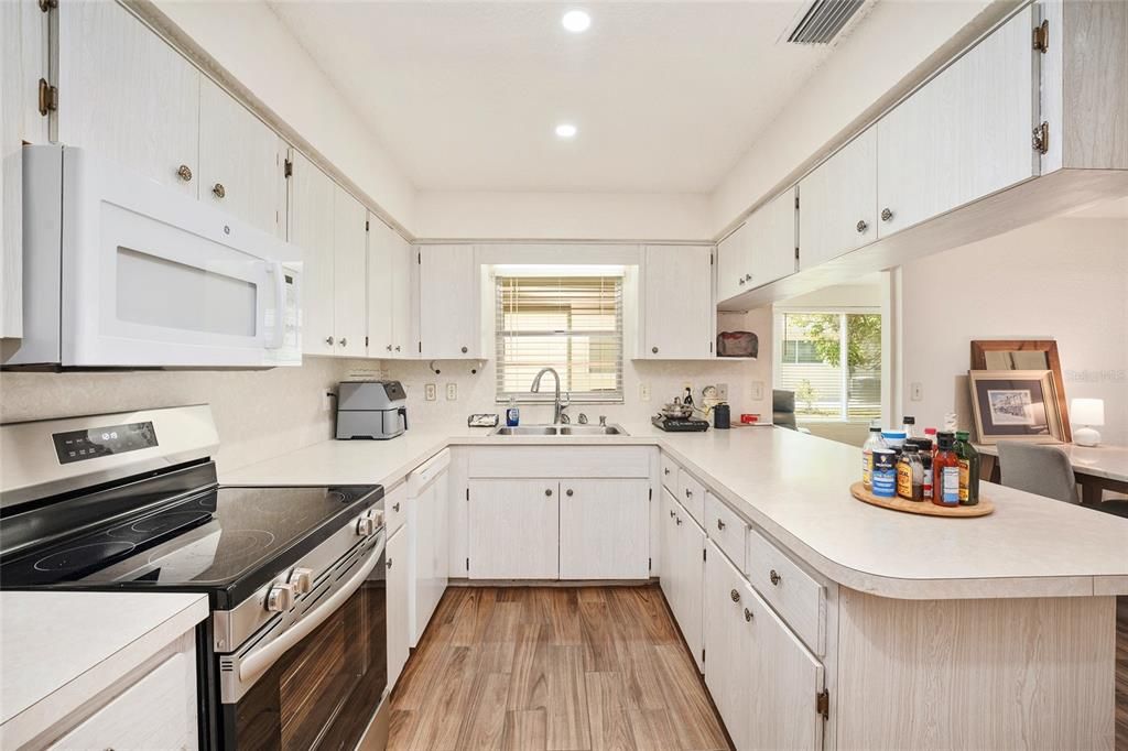 For Sale: $209,900 (2 beds, 2 baths, 1856 Square Feet)