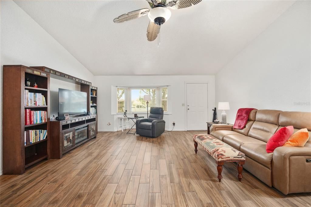 For Sale: $209,900 (2 beds, 2 baths, 1856 Square Feet)